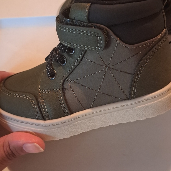 Toddler Boys Cat and Jack boots NWT - Picture 6 of 9